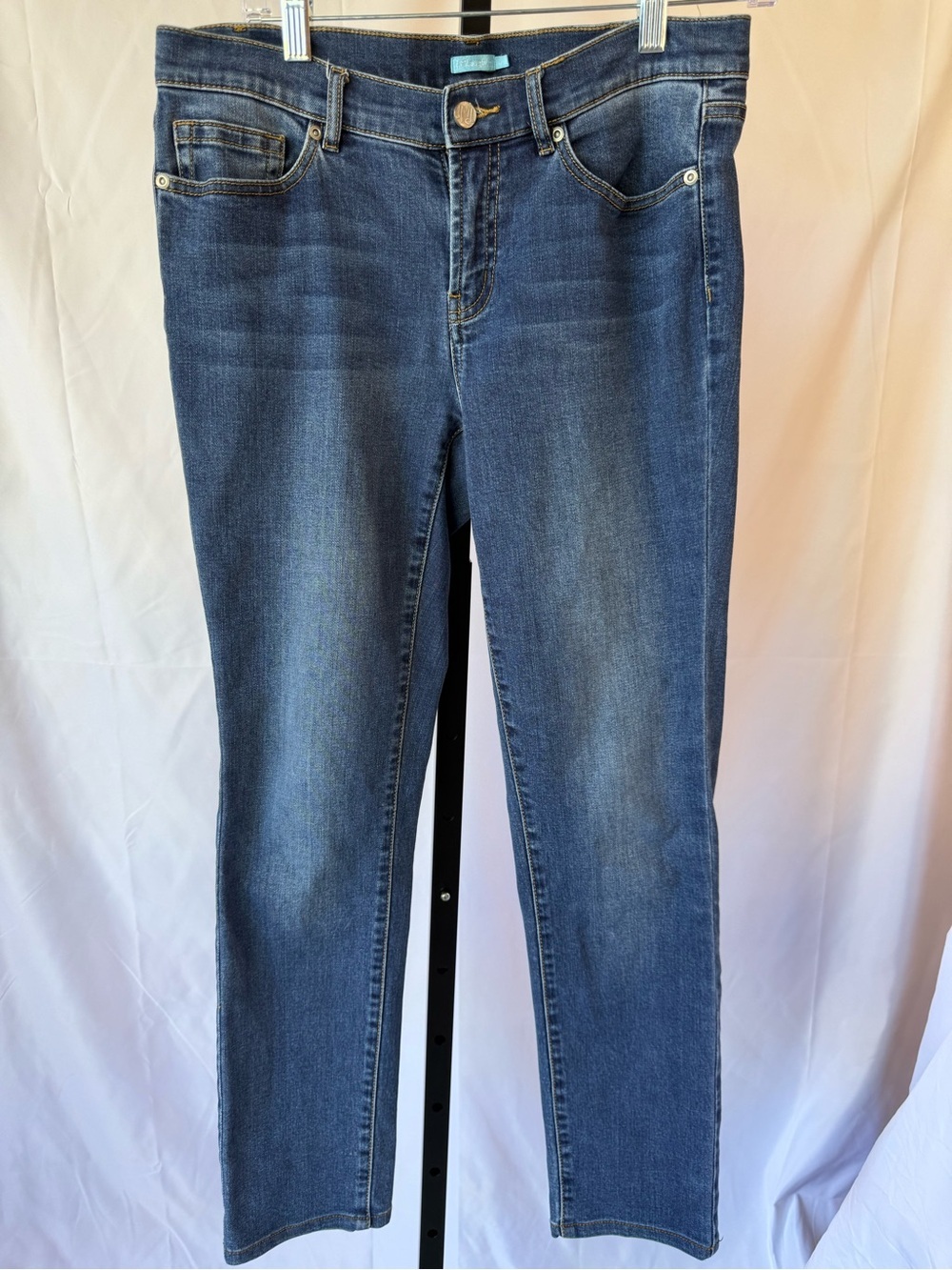 J. McLaughlin women’s jeans 6 indigo wash 28 inch inseam straight leg stretch